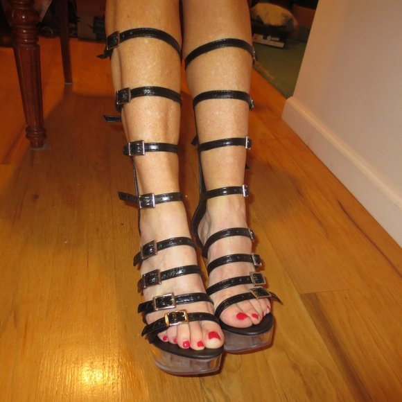 NIB Black Leather Leg Strapped & Buckled High Heel Platform Sandals - Picture 8 of 12